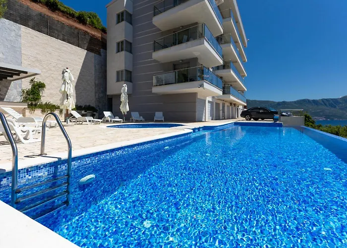 Altezza Premium Tophill Best View And Pool